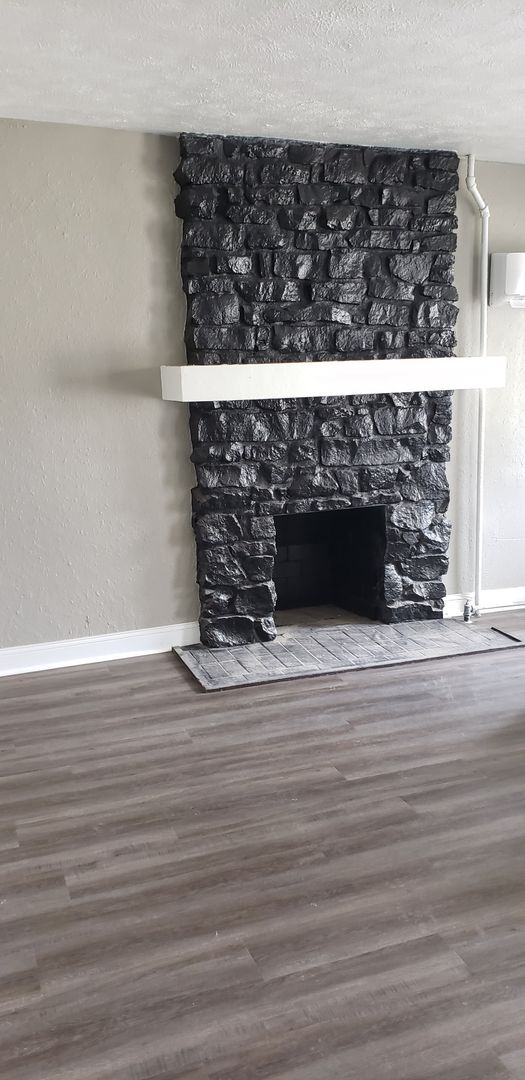 Primary Photo - 2 bedroom 1 bath apartment