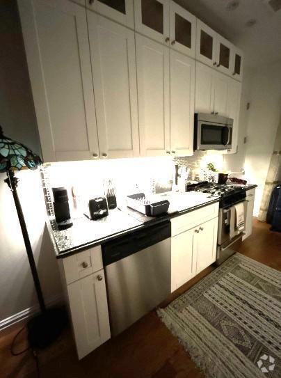 Building Photo - 2 bedroom in New York NY 10019