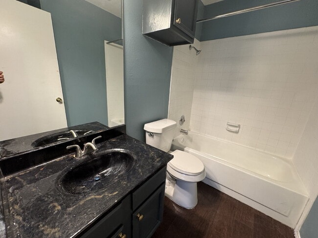 Building Photo - Medical center newly renovated unit is ready for move in!