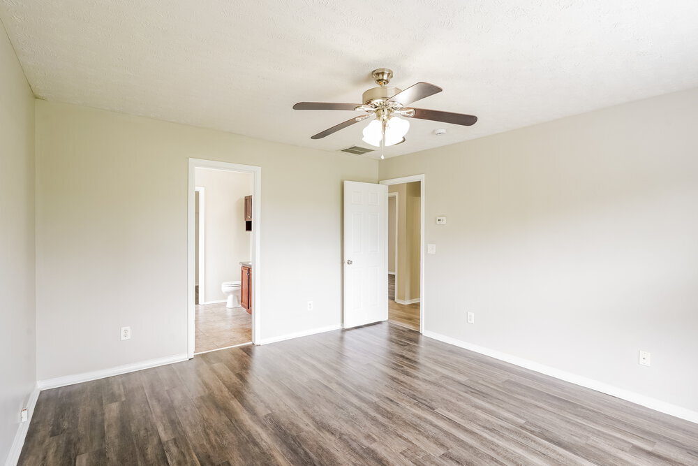 Building Photo - 2893 Creekbend Dr