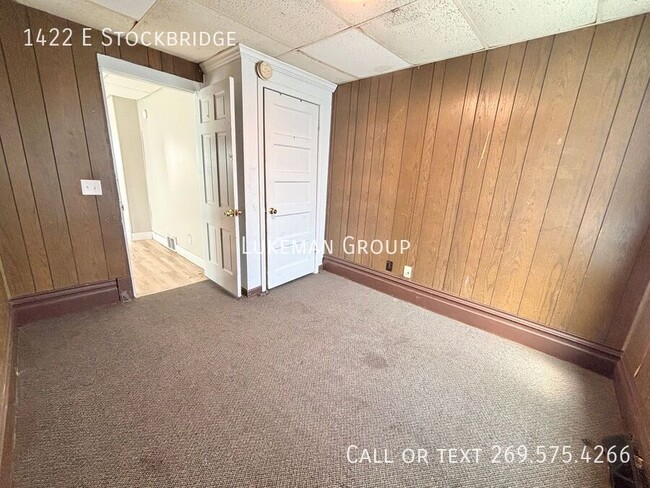 Building Photo - 1422 E Stockbridge Ave