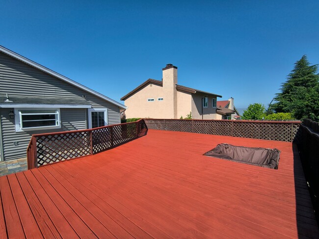 Building Photo - Beautiful and Spacious Two Story 4 Bed/3 Bath Home For Rent In Hercules!!!