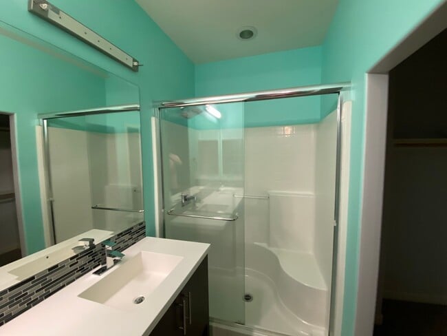Building Photo - Charming 2-Bed / 2.5-Bath Townhouse in the...