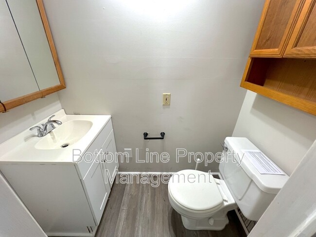 Building Photo - 801 Ridgedale Ct