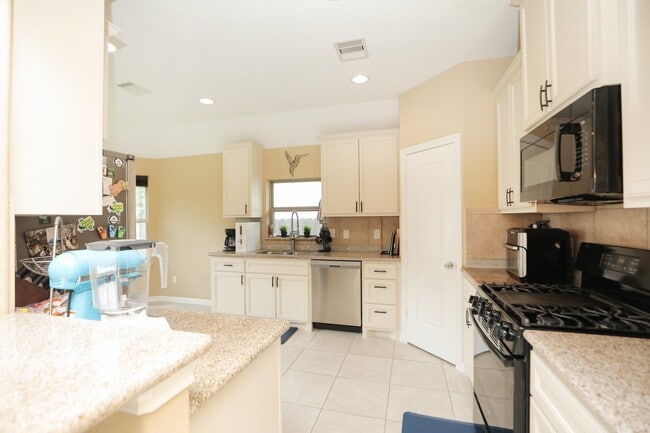 Building Photo - 6615 Goldspier St