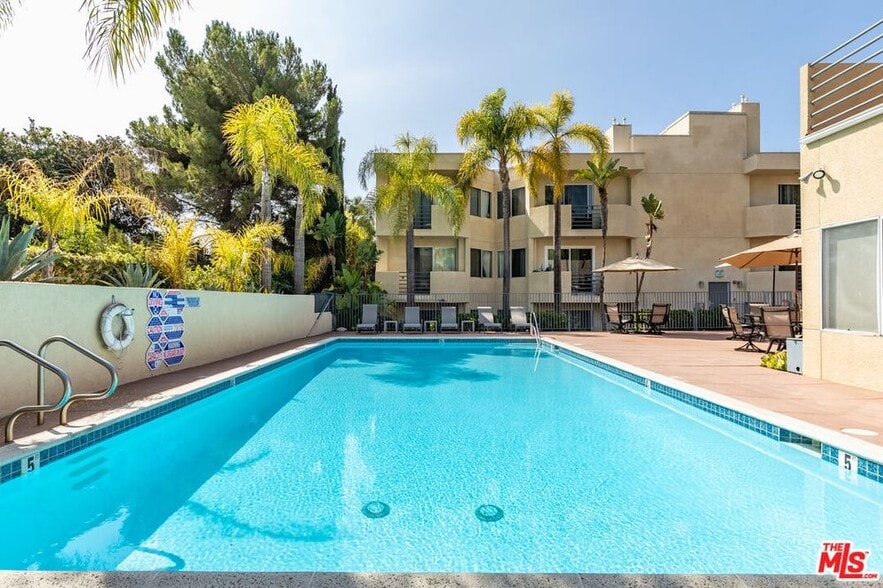 Building Photo - 3460 S Centinela Ave