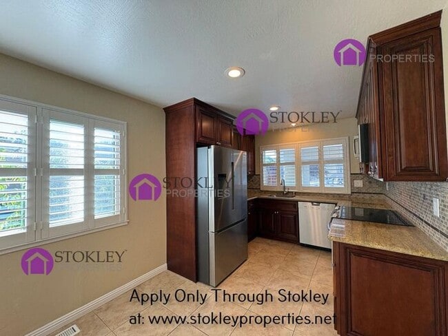 Building Photo - 323 Thistle Cir