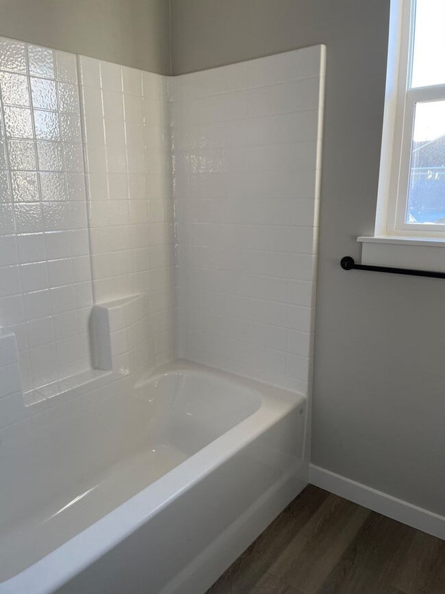 Building Photo - Single Level 4 Bedroom 2 Bathroom Home in Nampa