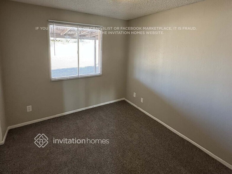 Building Photo - 8838 W Mercer Ln