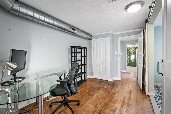 Building Photo - 719 S Montford Ave