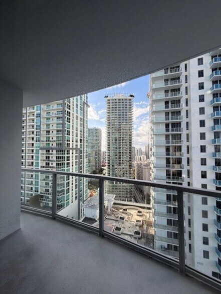 Building Photo - 1060 Brickell Ave