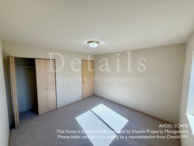 Building Photo - Large 3+ Bedroom Home in Port Orchard w/New Carpet & Paint