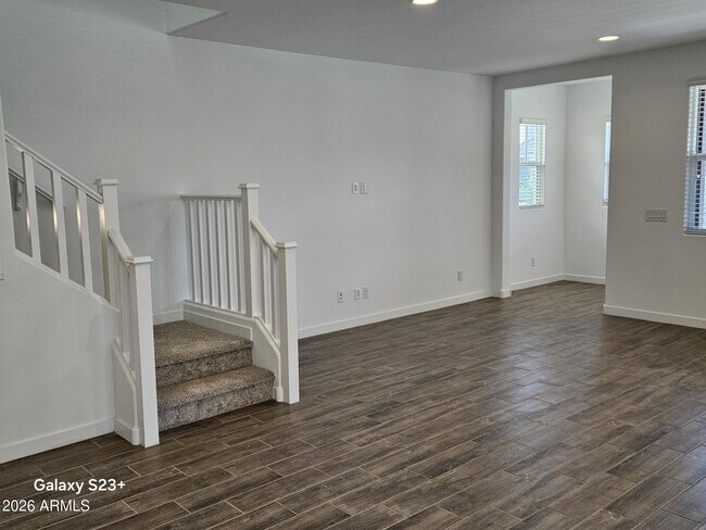Building Photo - 3353 S Primrose