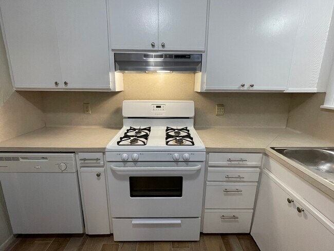 Building Photo - 1208 Tulane Ave