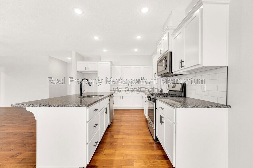Building Photo - 749 E Penzance Cir