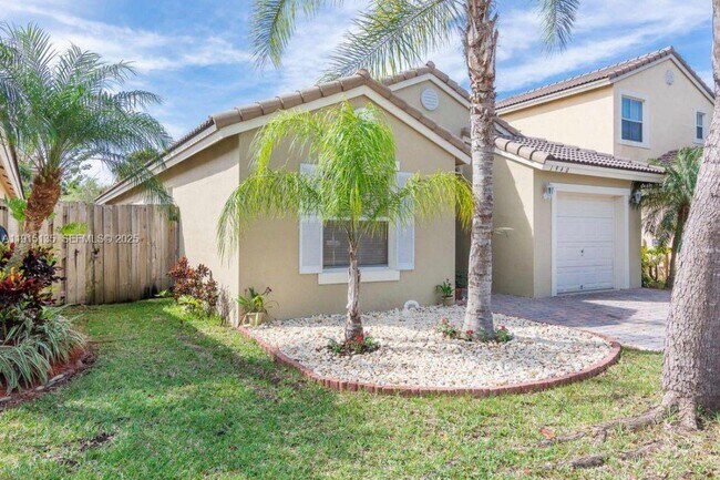 Building Photo - 1940 SE 14th Ct