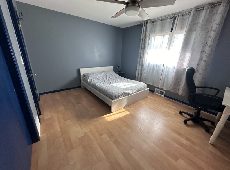 Building Photo - 513 13th St NE