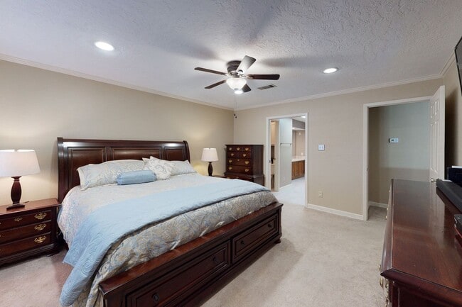 Building Photo - Adorable 3 Bed Townhome Pre-Leasing July 2026!