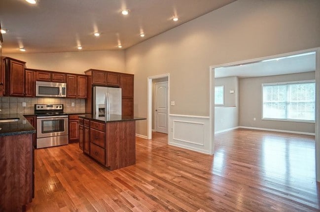 Building Photo - 15 Scarlet Oak Dr