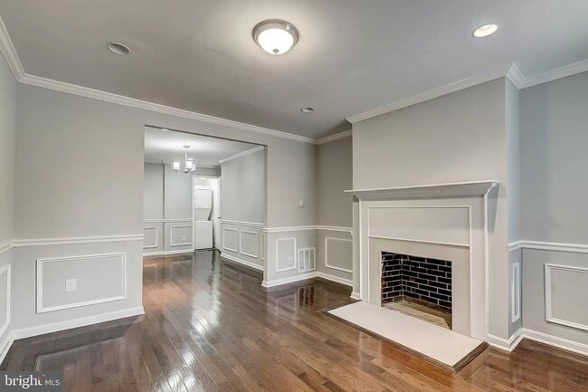 Building Photo - 915 W Lombard St