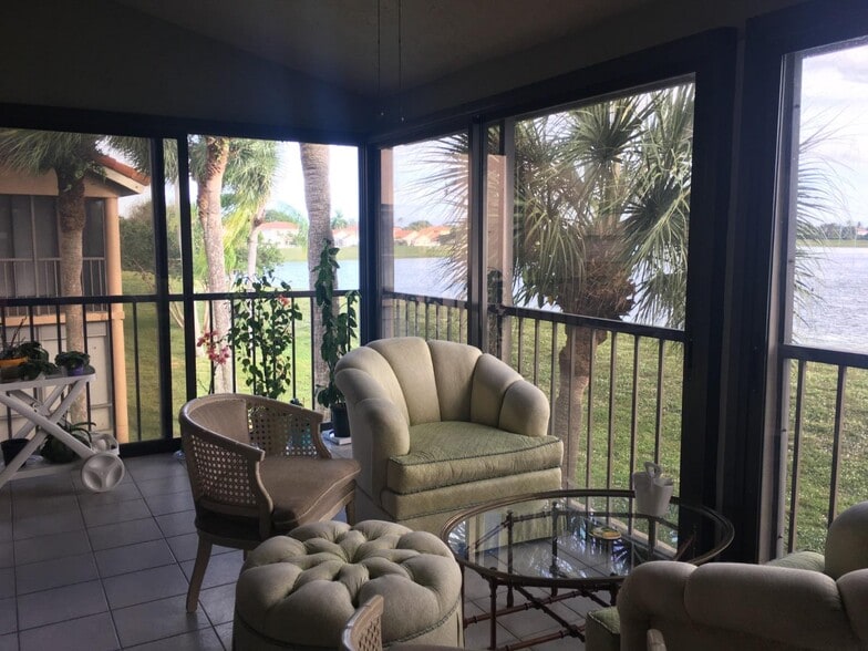 Building Photo - 10910 Lakemore Ln