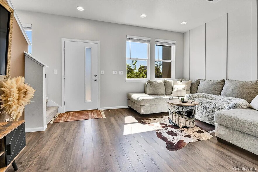 Building Photo - 6459 N Dunkirk St