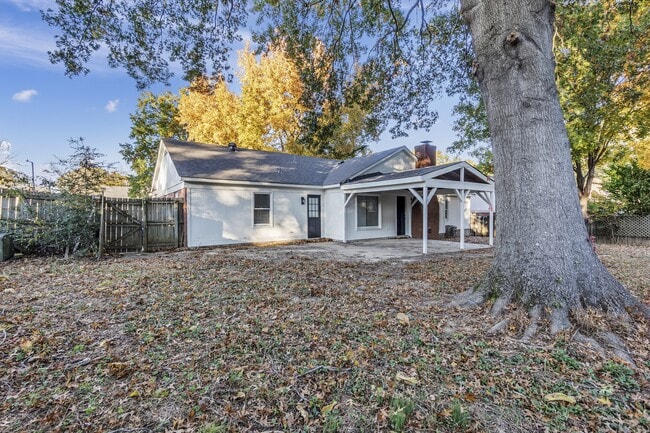 Building Photo - 8439 River Glen Dr