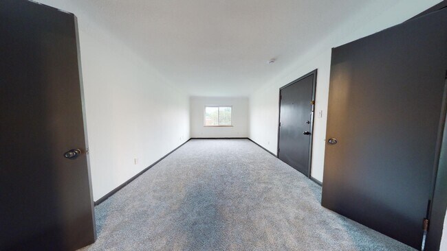 Building Photo - Parma - 2 Bedroom - 3rd Floor Unit