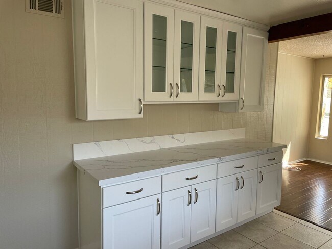 Building Photo - One story home in Mission Oaks near Las Colinas