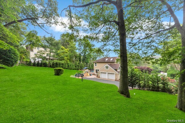 Building Photo - 4 2nd St