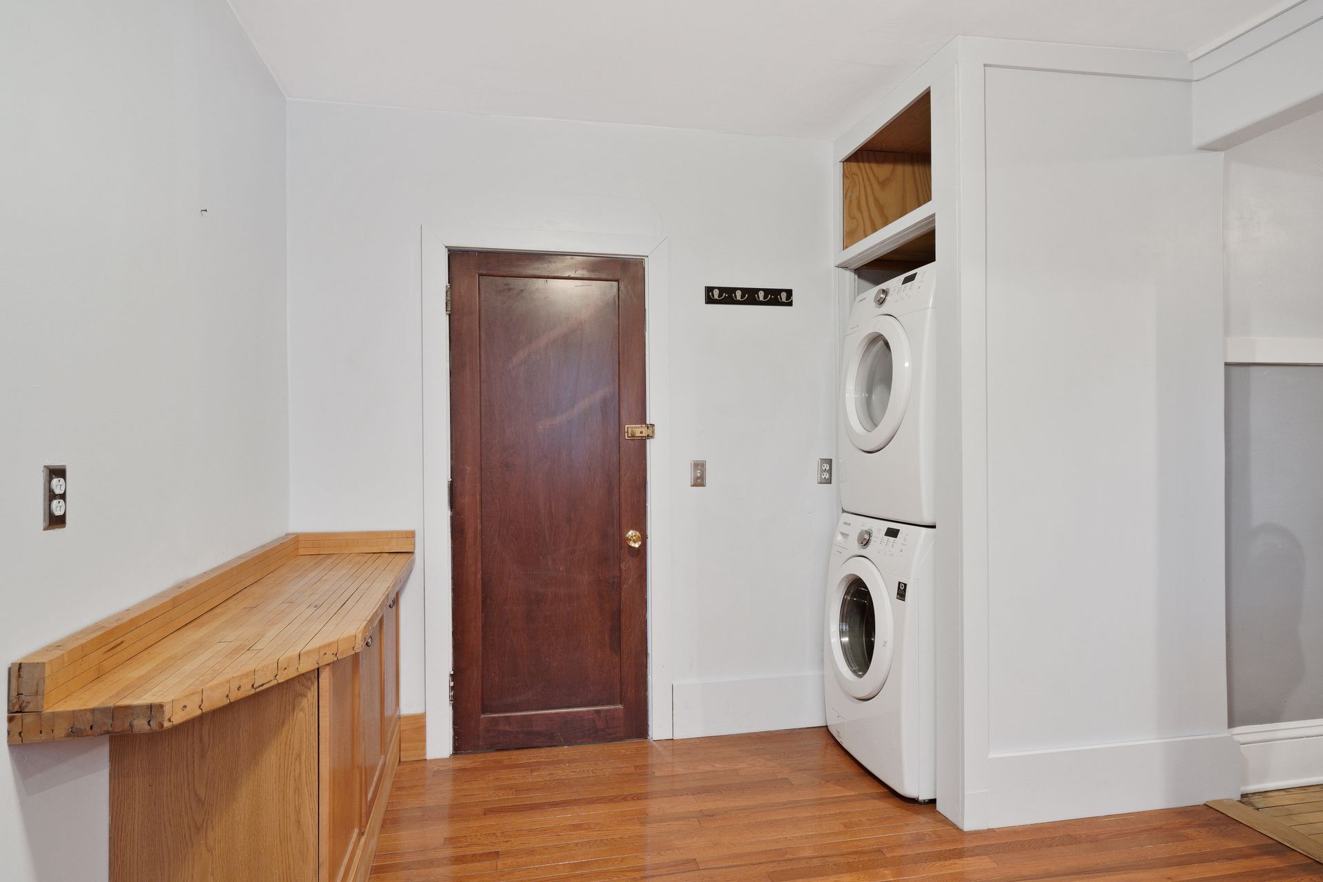 Kitchen - stainless steel appliances. New washer/dryer. - 3032 grand ave