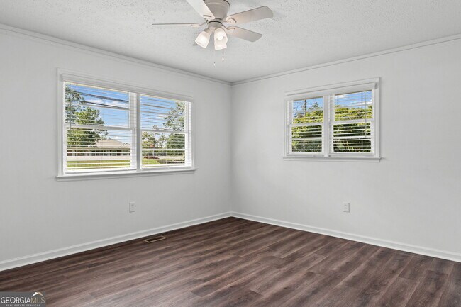 Building Photo - 215 Lagrange St