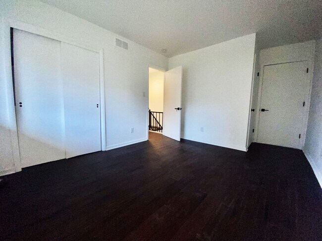 Master bedroom - 129 Baywood Ave