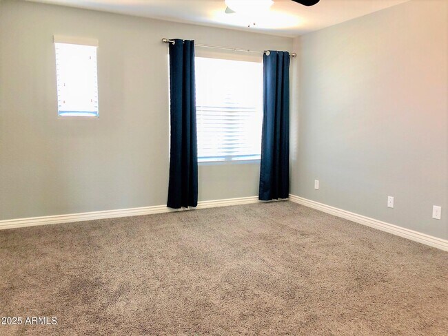Building Photo - 2397 E Hazeltine Way