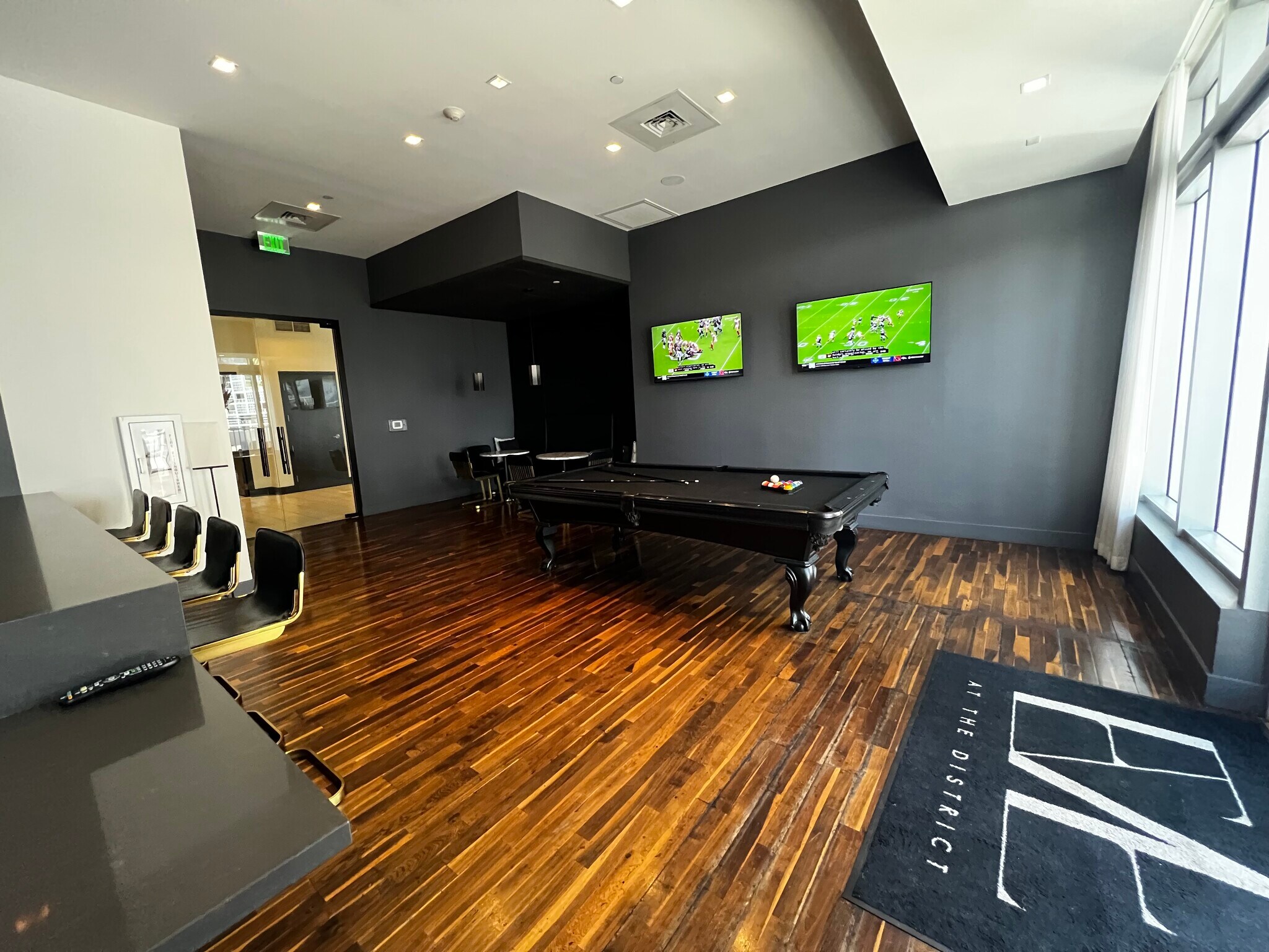 Building Photo - 208 NE 35th Ter