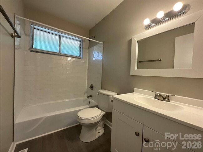 Building Photo - 4928 Malibu Dr