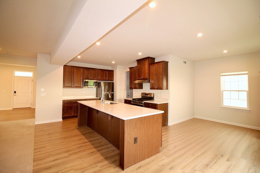 Building Photo - 819 Dean Dr