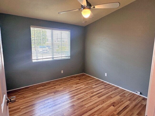 Building Photo - Spacious 4 Bedroom Home in Quiet Neighborhood