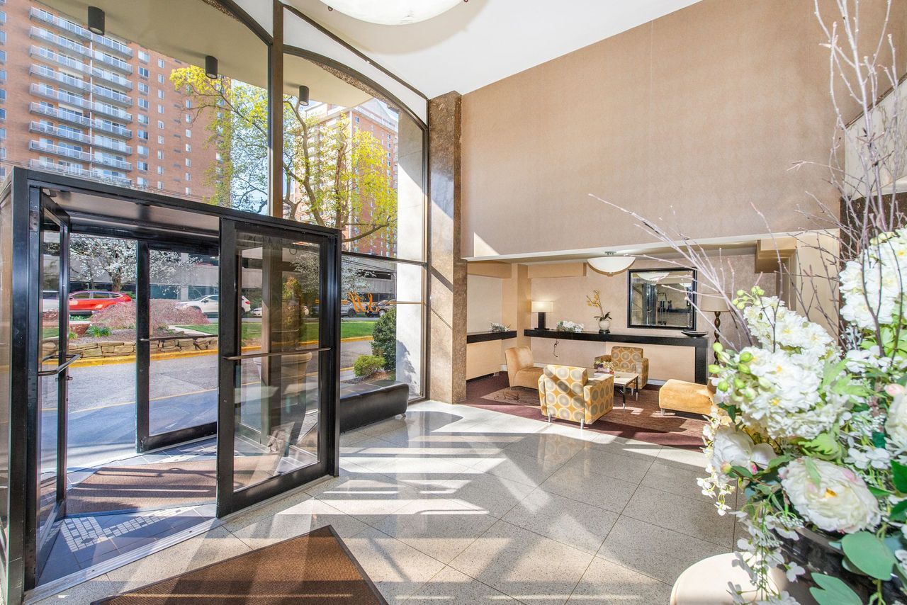 Lobby - 150 Overlook Ave