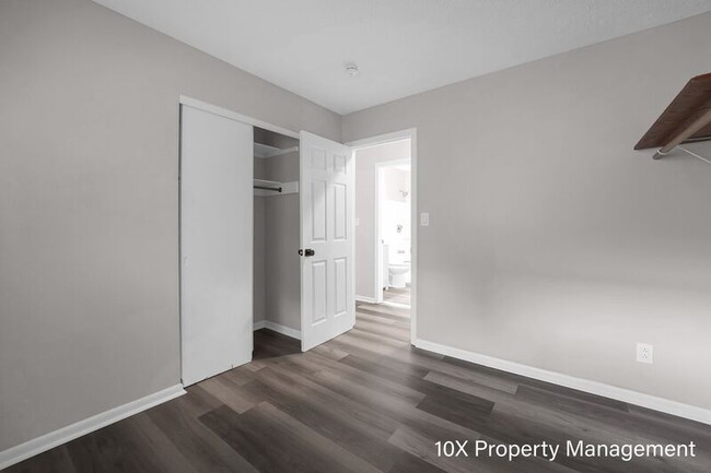 Building Photo - 2892 Longfield Rd