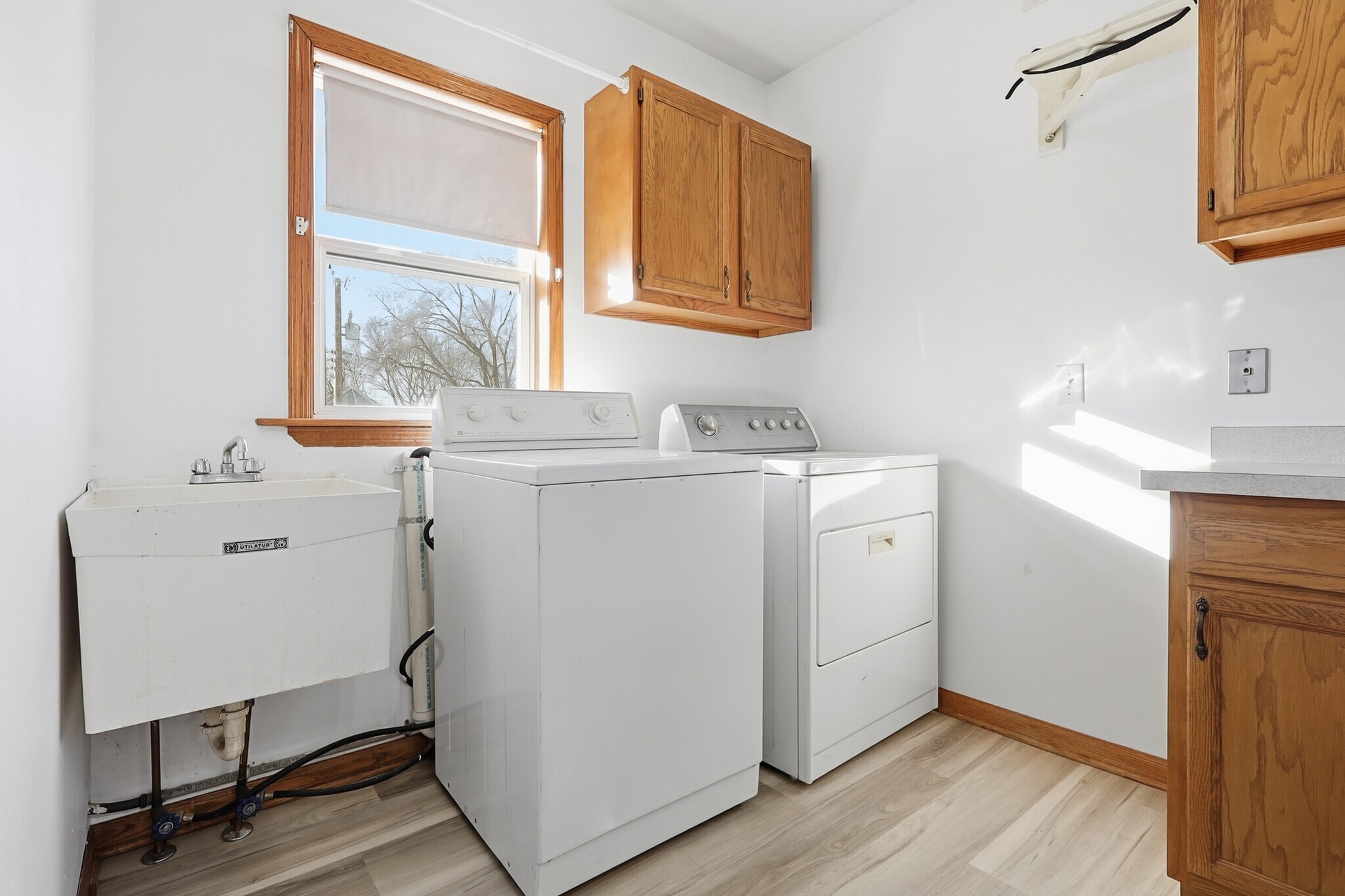 Building Photo - 104 Jessamine Ave W