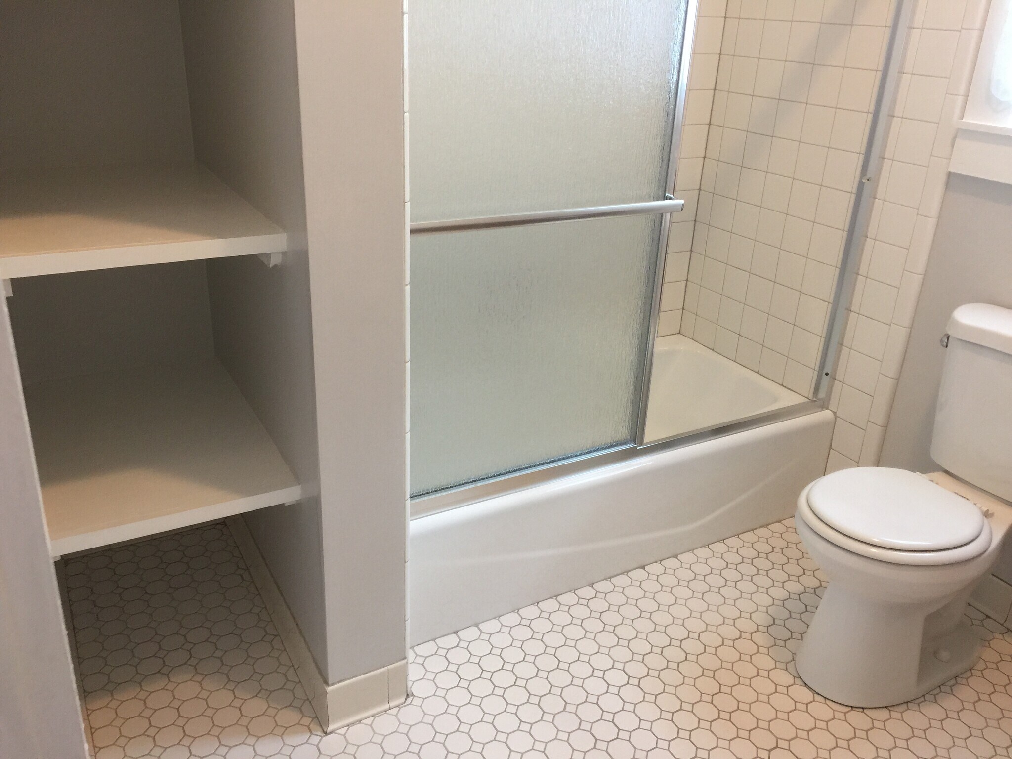 Bathroom - 2513 Annunciation St