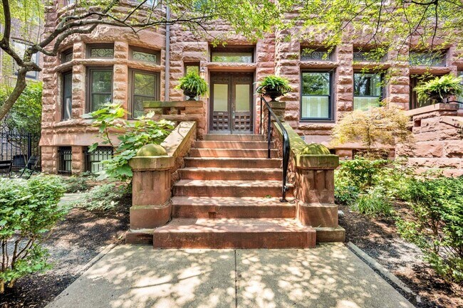 Building Photo - 1224 N Dearborn St