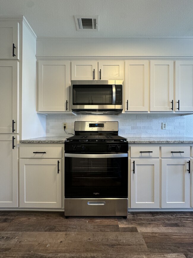 Building Photo - 714 McClenny Dr