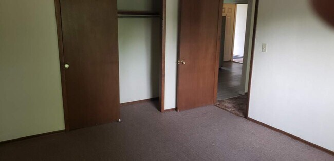 Building Photo - 306 E Johnson St