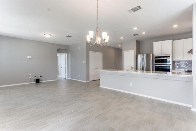 Building Photo - 1100 Desaix Dr