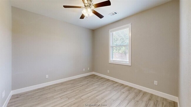 Building Photo - 513 Kubin St