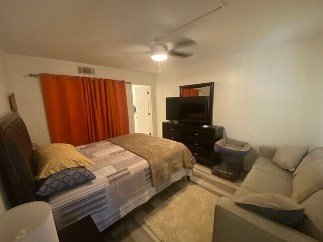 Building Photo - 1051 Forrest Nelson Blvd