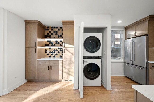 Building Photo - 2069 N Larrabee St