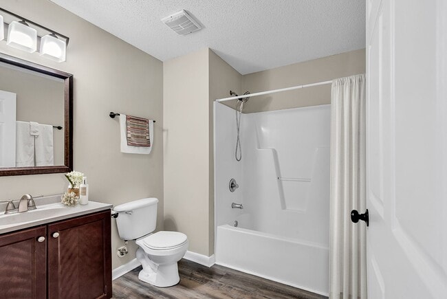 Building Photo - If you choose Autumn Chase we will both be LUCKY!!